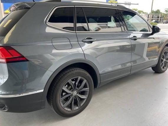 VOLKSWAGEN TIGUAN 4MOTION 2022 3VV2B7AX7NM061715 image